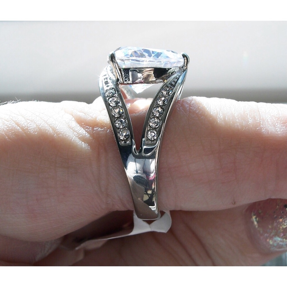 STAINLESS STEEL Large Cubic Zirconia Heart Ring - Picture 6 of 12